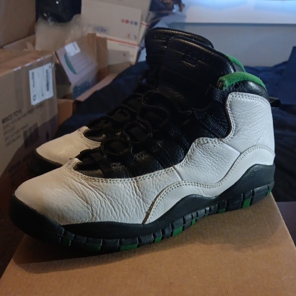 Jordan 10 Retro (GS) 2019 Seattle Mens 6Y Womens 7.5 EUC - Picture 2 of 9